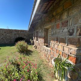 Luxurious African Farm Cottage stay in Vryburg, hotel Vryburg városában 