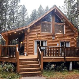 Tall Pines Lodge - Snowy Winter Escape -Hot Tub