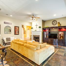 DFW Fun Awaits: Family Home in Crowley!, ξενοδοχείο σε Crowley