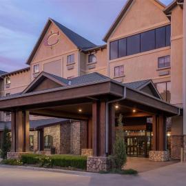 Best Western PLUS Cimarron Hotel & Suites, готель у місті Стіллвотер