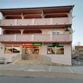 Apartments with parking space Lopar, Rab - 5019، فندق في لوبار