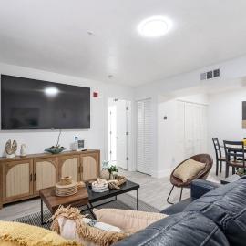 Cozy UF condo off Archer Road - Near Shands & VA !