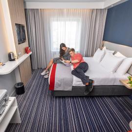 Holiday Inn Express Geneva Airport by IHG, מלון בז'נבה