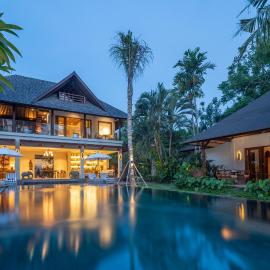Villa Asmara Cemagi - Fully Staffed Peaceful Beachside Villa