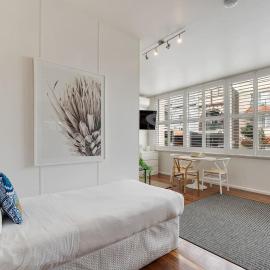 Bay Court III - Spacious Studio near Hayes Beach