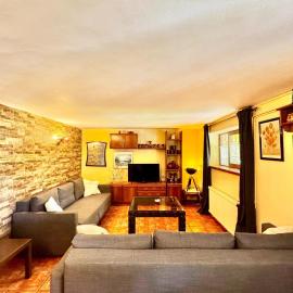 Farmhouse Apartment with Pool, Hotel in Galapagar