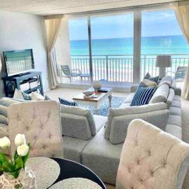 Oceanfront 2BR Condo with Breathtaking Views NSB – hotel w mieście New Smyrna Beach