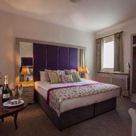 Breffni Arms Hotel, מלון בArvagh