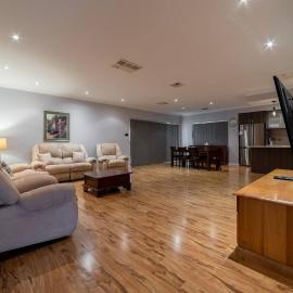 13 Home Close to Swan Valley in Brabham, hotel i Henley Brook