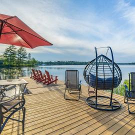 Lakefront Escape Hot Tub & Sauna Retreat, hotel en Gravenhurst