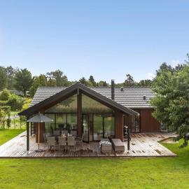 4 Bedroom Awesome Home In Hornbæk, hotel en Hornbaek