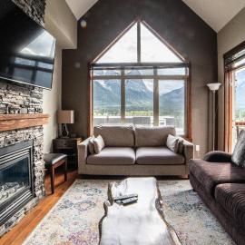 Spacious Penthouse Suite-King Beds-Pool & Hot Tub