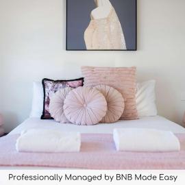 The Elm Apartments - The Pink Room