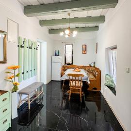 Nora Guest House 2BR & Garden - Happy Rentals, viešbutis mieste Nagygörbő