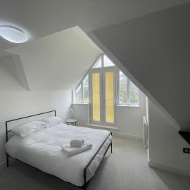 Modern and Stylish Penthouse Apartment next to Maidenhead Golf Course, hotel in Maidenhead