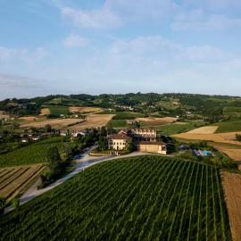 SPINEROLA Nature Living in Monferrato Boutique Hotel, viešbutis mieste Monkalvas