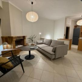 Komi beach Maisonette, hotel sa Kómi