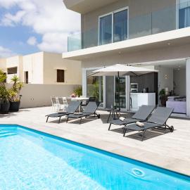 Villa Ixoria Unit 1 with Private Pool by ArcoCollection, hotel in St. Julianʼs