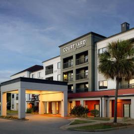 Courtyard by Marriott North Charleston Airport Coliseum, hotell i Charleston