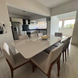 Apartamento 3 Quartos com garagem para 2 carros, até 8 Hóspedes e 1 Criança, espaçoso e familiar