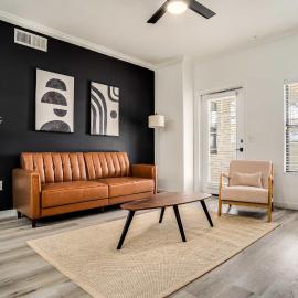Boulevard Stays Quiet Modern 2BR Pickleball Pool Parking Gym 03