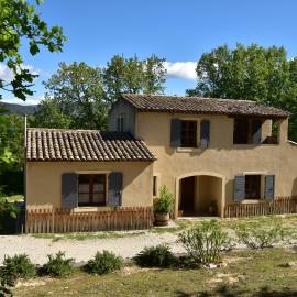 Les Chambres du Luberon & Table d'hôtes, hotel v destinácii Lauris