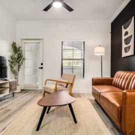 Boulevard Stays Quiet Modern 1BR Pickleball Pool Parking Gym 07