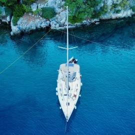Nautical Nomads Yacht Charter, hotel in Tivat