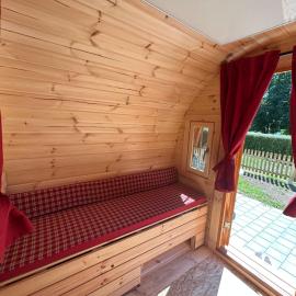 Schlaf-Fässer am Campingplatz Lienheim, hotel en Hohentengen
