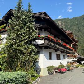Bergsteiger-Zimmer Pension Obermair, hotel di Mayrhofen