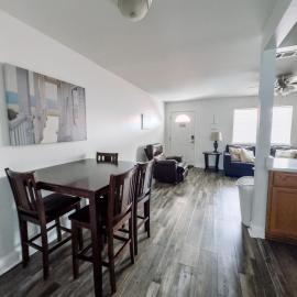 Cozy 1 bed condo with pool, hotel v mestu Biloxi