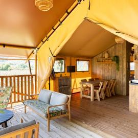 Camping et Lodges de Coucouzac, hótel í Lagorce