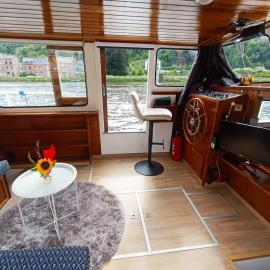 Abdll: Dinant şehrinde bir otel