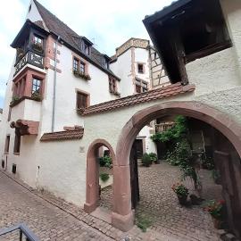 Adrihof , B&B à la Cour de l'abbaye d'Autrey