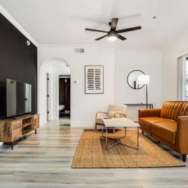 Boulevard Stays 2BR by Stadium Pool Parking Gym 05