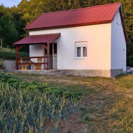 Village House, Hotel in Veruša