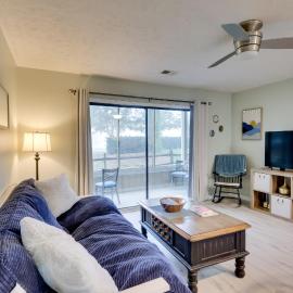 5 Mi to Cherry Grove Beach: Dog-Friendly Condo!, hotel a Little River