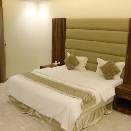 Alwaqt Aldahabi Residential Units Compan الوقت الذهبي，Maḩaţţat Ḩaraḑ的飯店