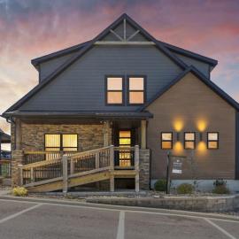 Lakeview Lodge for 36 with Indoor & Outdoor Pool, hotel in Hollister