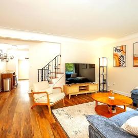 South Euclid 4BR Luxe Escape with Game room and BBQ, מלון בSouth Euclid