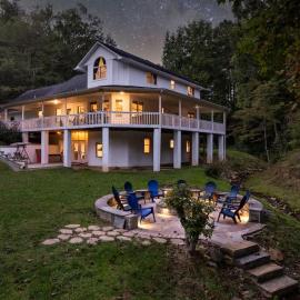 Creekside Manor - Secluded 30-Acre Family Retreat