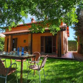 Attractive mansion with pool, hotel em Cignano
