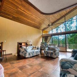 Casa Naranja en Cerro Azul, hotel a Cerro Azul