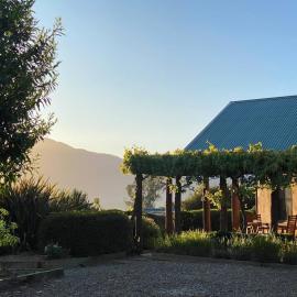 Earthen Escape A Cozy Couples Getaway, Hotel in Tawonga