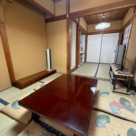 桑名のお宿参宮通 駐車場物件前 長島スパーランド なばなの里 桑名駅徒歩圏一軒家 最大11名宿泊可能, hotel v destinaci Kuwana