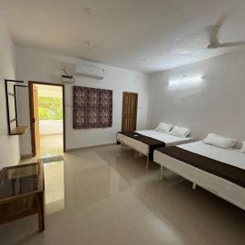 Chellams Churchview Homestay, hotel i Velankanni