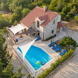 Villa Ilir, hotel Neumban