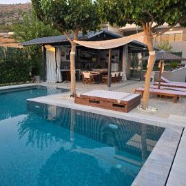 Stergiou Luxury Apartments με κοινη πισινα, hotel in Saronida