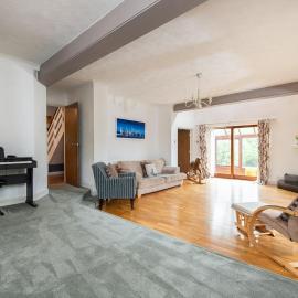 Spacious 5BR Home in Redditch, hotel en Headless Cross