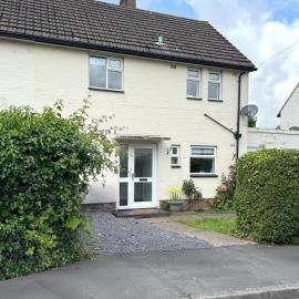 House number 8 sleeps up to 4 People with Smart TVs in Every Room, hotel a Wellington